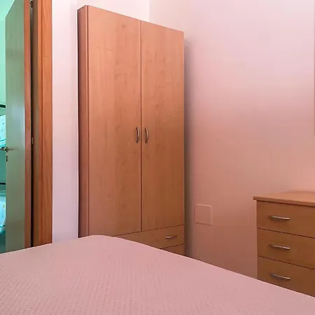1 Bedroom Amazing In Apartment *